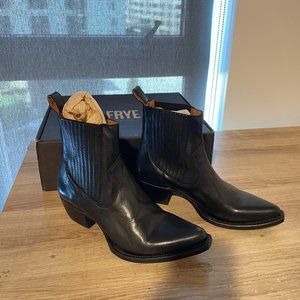 Frye Sacha Chelsea Boots in Black
